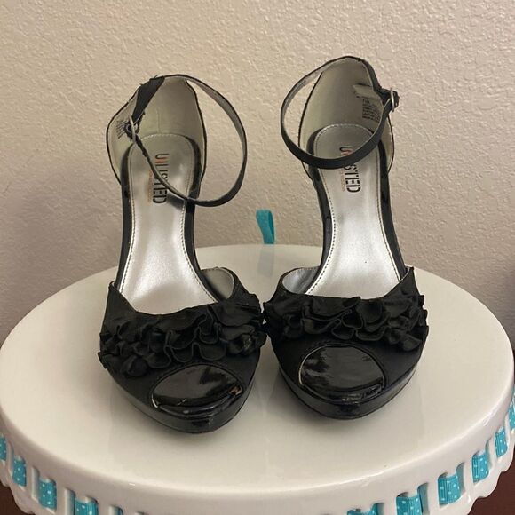 š UnlistedāAāKENNETHāCOLEĀ BLACKāHEELSāš - Picture 2 of 7